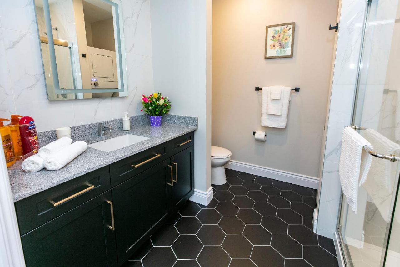 Luxury 1Br With King Bed - Steps From Byward Market! Appartement Ottawa Buitenkant foto